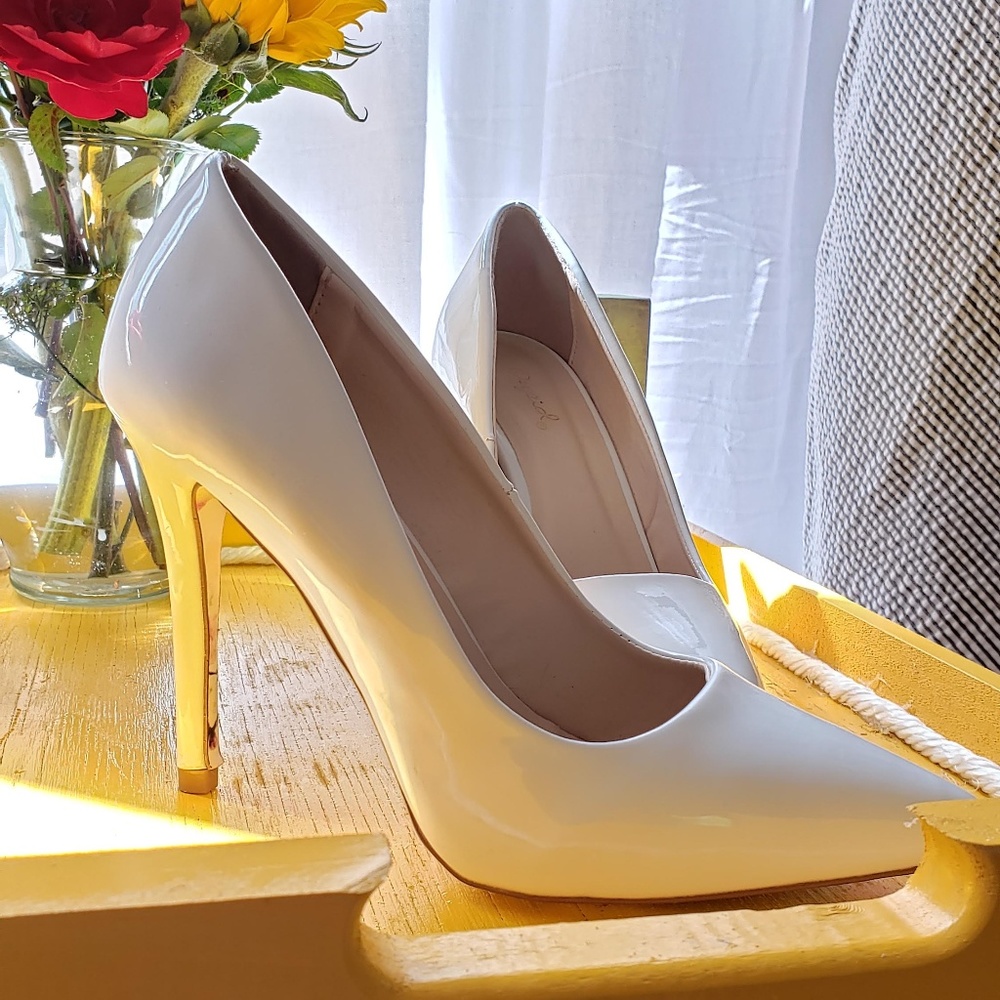 Chic white vinyl heels by Qupid sz. 6